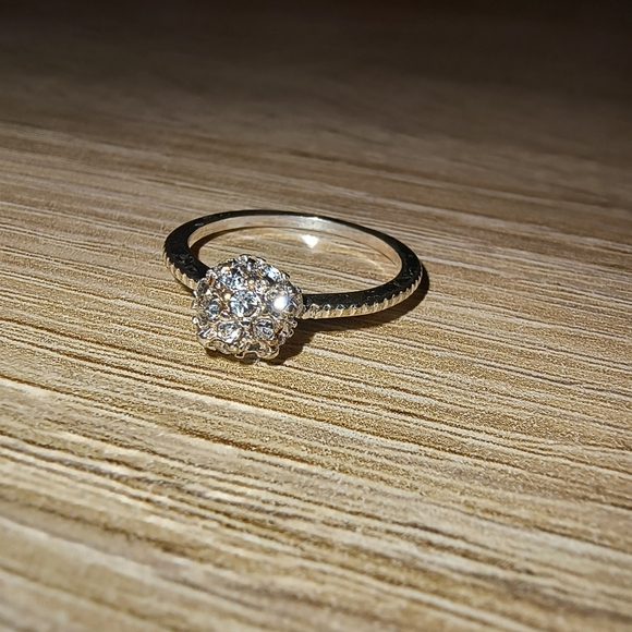 Jewelry - Silver-Tone Floral Cluster Ring - Size 6.5